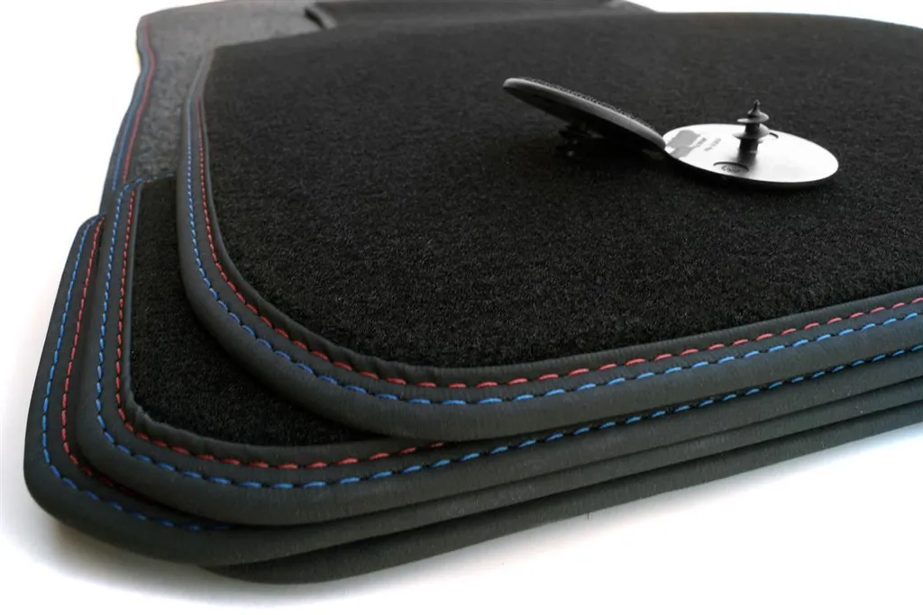 Premium Fußmatten Passend BMW 7er G11 Velours Matten Doppelnaht Rot Blau M Edition Performance Innen Automatten 4-teilig 3 Premium Fußmatten Passend BMW 7er G11 Velours Matten Doppelnaht Rot Blau M Edition Performance Innen Automatten 4-teilig