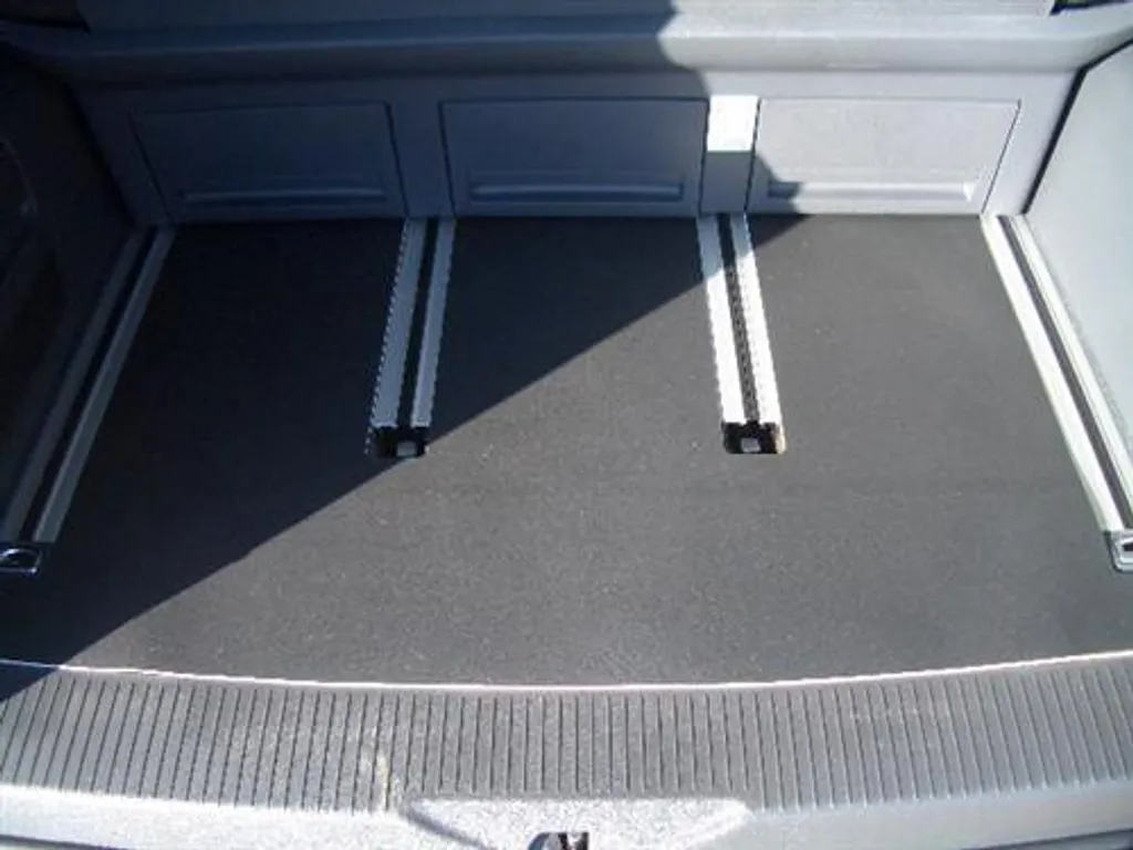 Passend Für VW T6 Multivan 2 Schiebetüren Gastraum Und Kofferraum Gummimatte PVC Abwaschbar 8 Passend Für VW T6 Multivan 2 Schiebetüren Gastraum Und Kofferraum Gummimatte PVC Abwaschbar – Bild 6