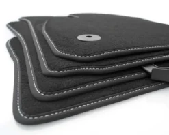 Volkswagen Fußmatten Passend Für VW Passat (B8) Variant Velours Autoteppich 4-teilig Schwarz Ziernaht Weiß